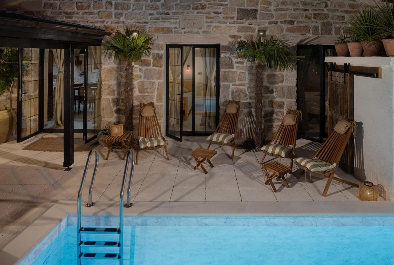 Blacksmith'S House - Rental House With Heated Pool Posedarje Exterior photo