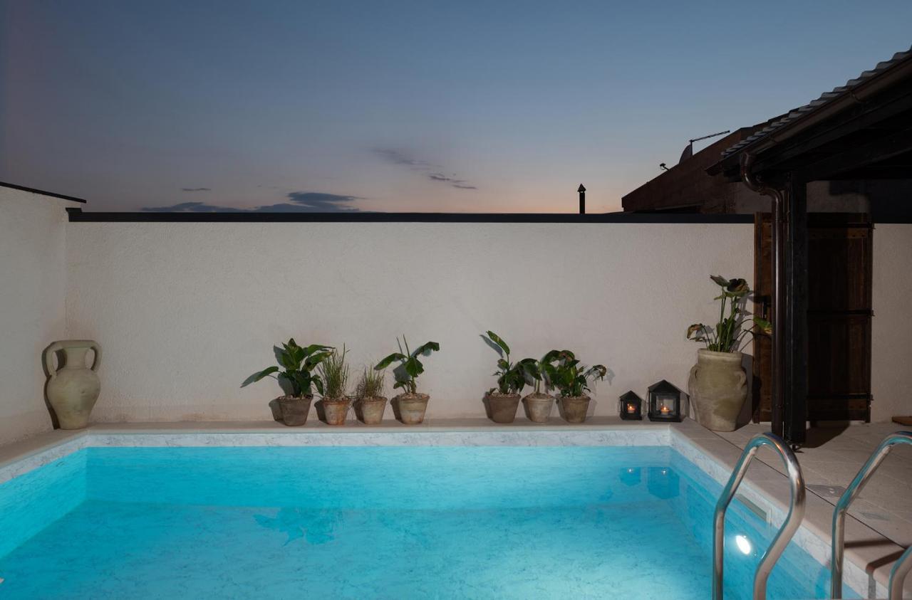 Blacksmith'S House - Rental House With Heated Pool Posedarje Exterior photo