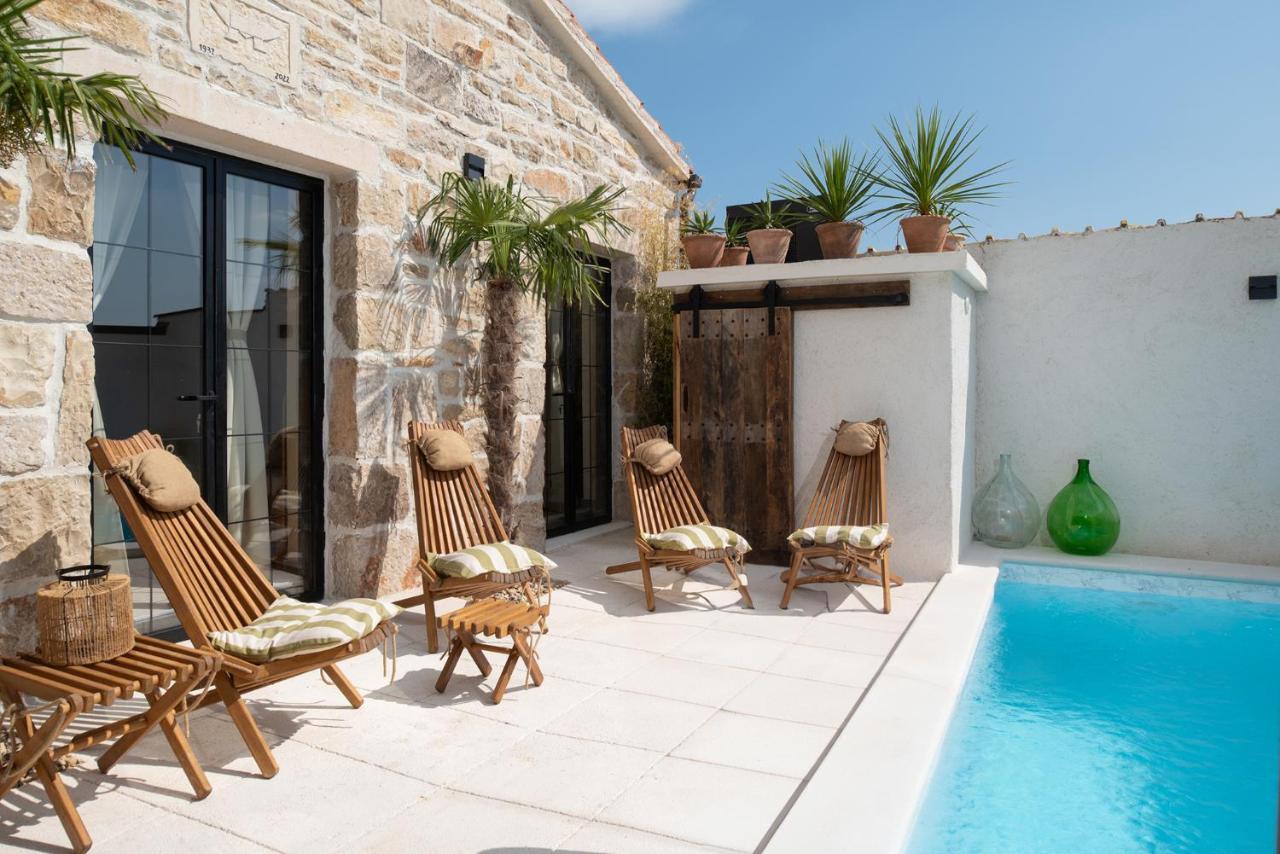 Blacksmith'S House - Rental House With Heated Pool Posedarje Exterior photo